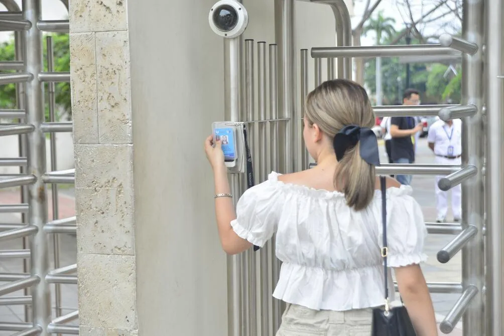 Control de accesos por medio de lectores NFC